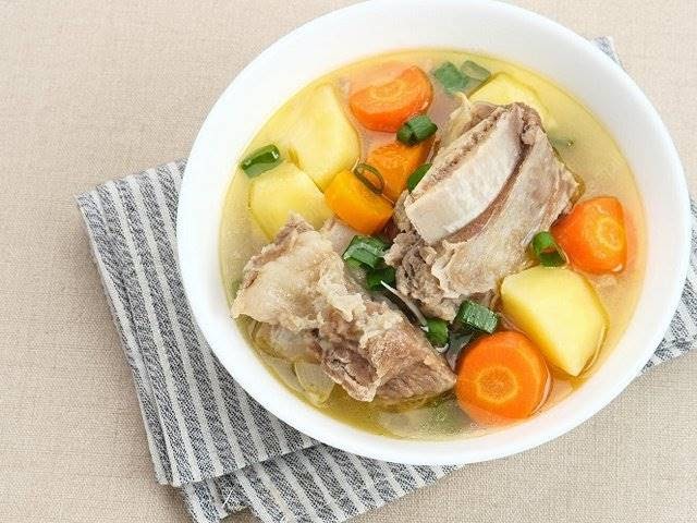 Sop Iga Sapi Katamso: Rasa Hangat yang Menggugah Selera di Jantung Cilacap